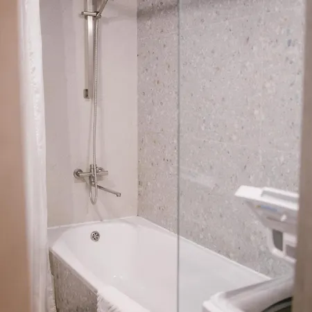 Gaudi In Διαμέρισμα Λβιβ